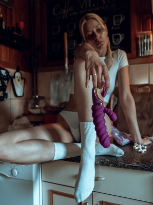 Вибратор-кролик с витым стволом GCandy, 22х4.5 см